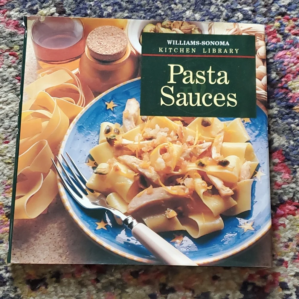 Williams Sonoma Cookbook / Pasta Sauces / Kitchen Library